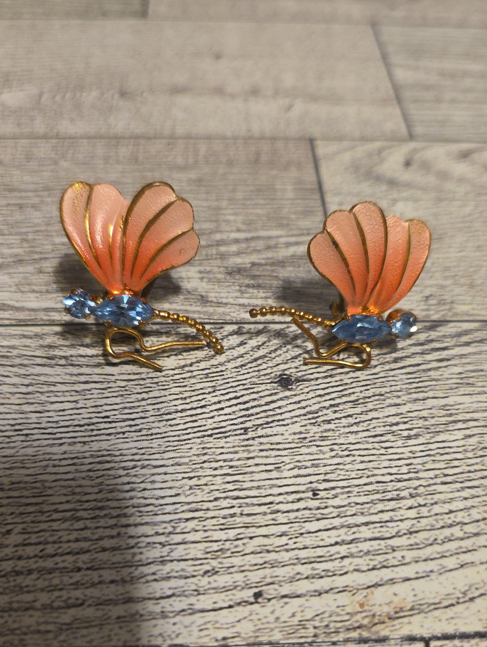 Vintage Austria Gold-Tone Pink Shell Clip-On Earrings with Blue Crystal Accents